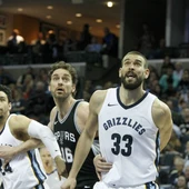 Pau y Marc Gasol se miden en la cancha Pau y Marc Gasol se miden en la cancha