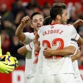 Los jugadores del Sevilla celebran el 1-0 ante el Deportivo de la Coruña