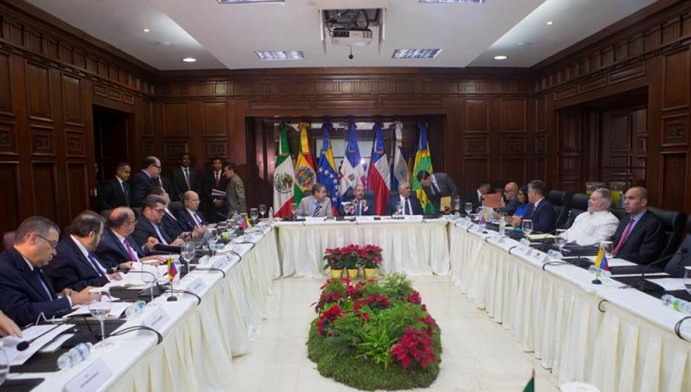 Vista de la reunión de representantes del gobierno y la oposición de Venezuela