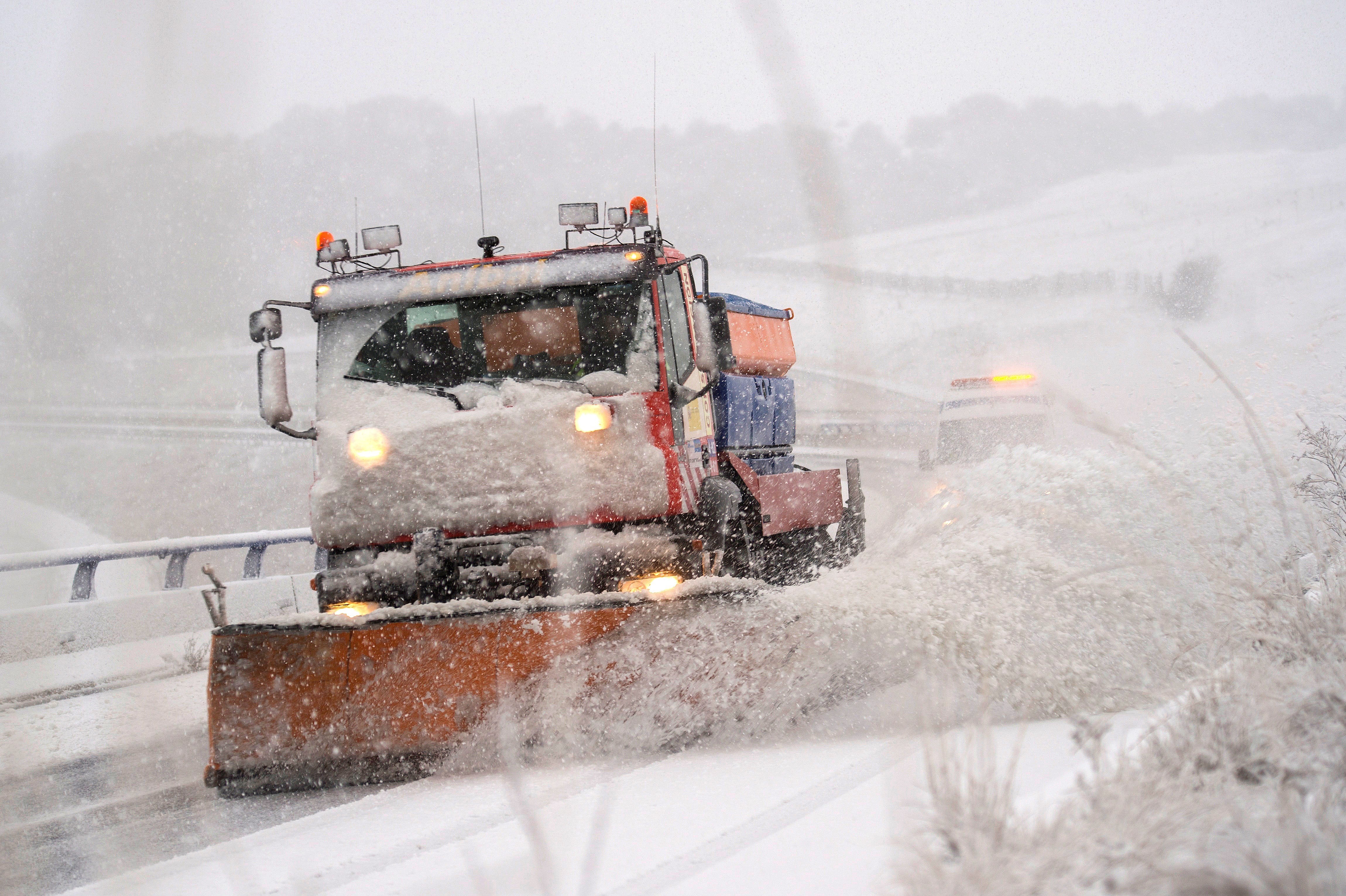 Cantabria activa las alertas por viento, lluvia y nieve Cantabria activa las alertas por viento, lluvia y nieve