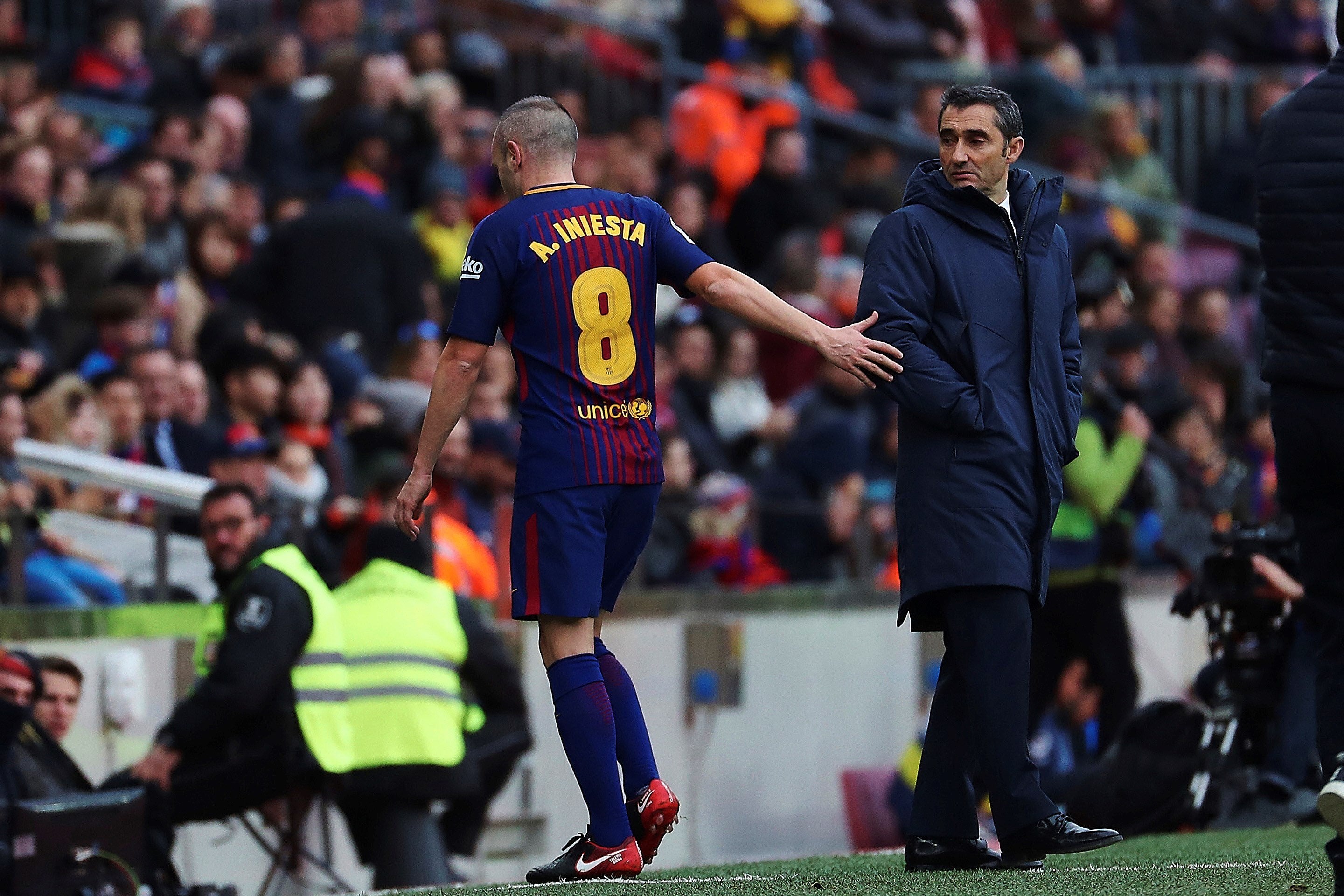 Iniesta, baja para la Champions por una sobrecarga en el sóleo de la pierna izquierda Iniesta, baja para la Champions por una sobrecarga en el sóleo de la pierna izquierda