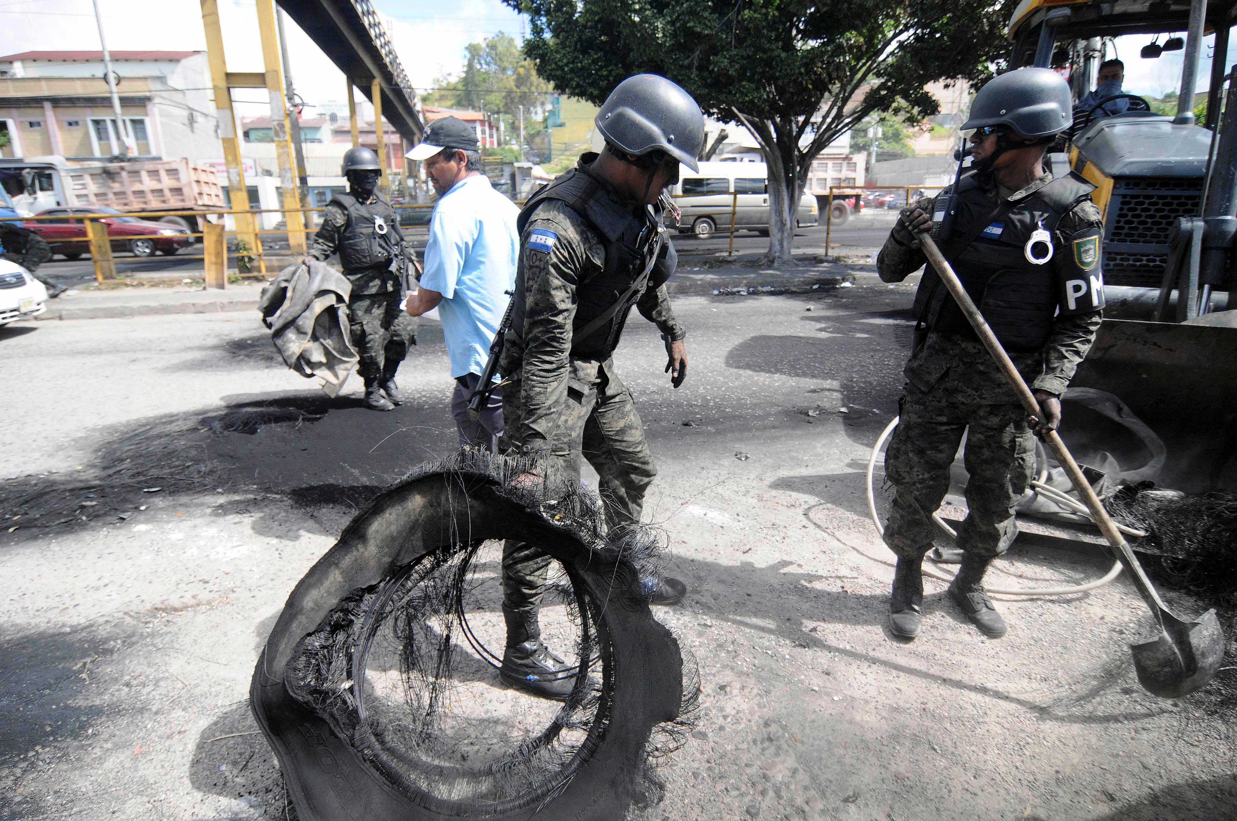 Miles de personas protestan contra un supuesto fraude electoral en Honduras Miles de personas protestan contra un supuesto fraude electoral en Honduras