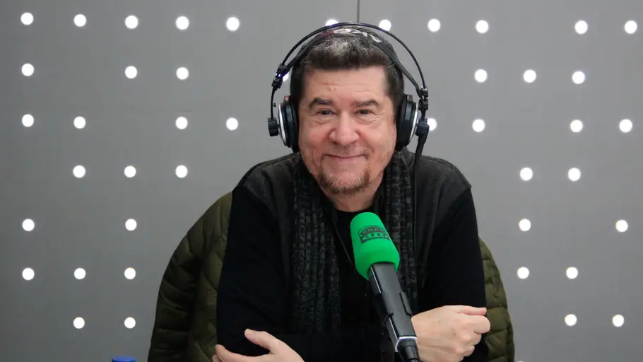 El escritor Carlos Santos en los estudios de Onda Cero El escritor Carlos Santos en los estudios de Onda Cero