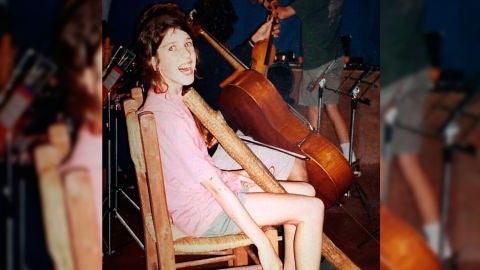 Constanza Orbaiz con la orquesta en el colegio
