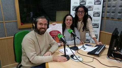 Rafael Cazorla, Paula Otero y Celia Caram&eacute;s nos hablan de la operaci&oacute;n kilo que organizan cada a&ntilde;o en el colegio gaditano. El lema de este a&ntilde;o es &ldquo;Abre el portal de la solidaridad&rdquo;.