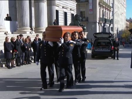 Cientos de personas dan el último adios a Manuel Marín Cientos de personas dan el último adios a Manuel Marín