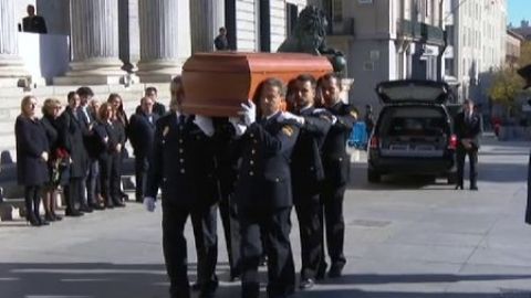 Entrada en el Congreso del f&eacute;retro con los restos mortales de Manuel Mar&iacute;n