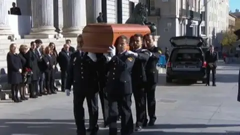 Entrada en el Congreso del féretro con los restos mortales de Manuel Marín Entrada en el Congreso del féretro con los restos mortales de Manuel Marín