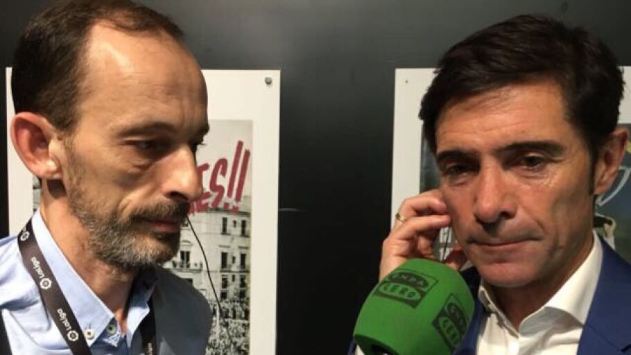 AQU&Iacute; EN LA ONDA