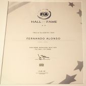 El escrito que certifica la entrada de Alonso en el Hall of Fame de la FIA