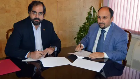 David Serrano y Rodrigo Caballero en la firma del convenio David Serrano y Rodrigo Caballero en la firma del convenio