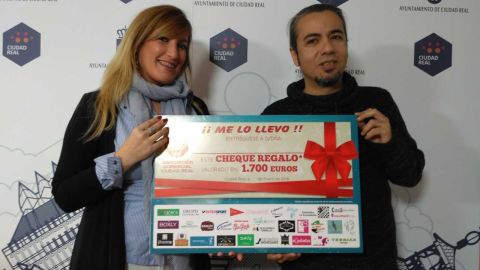 Marga Romero y Jos&eacute; Luis Herrera en la presentaci&oacute;n de la "Alfombra Azul"