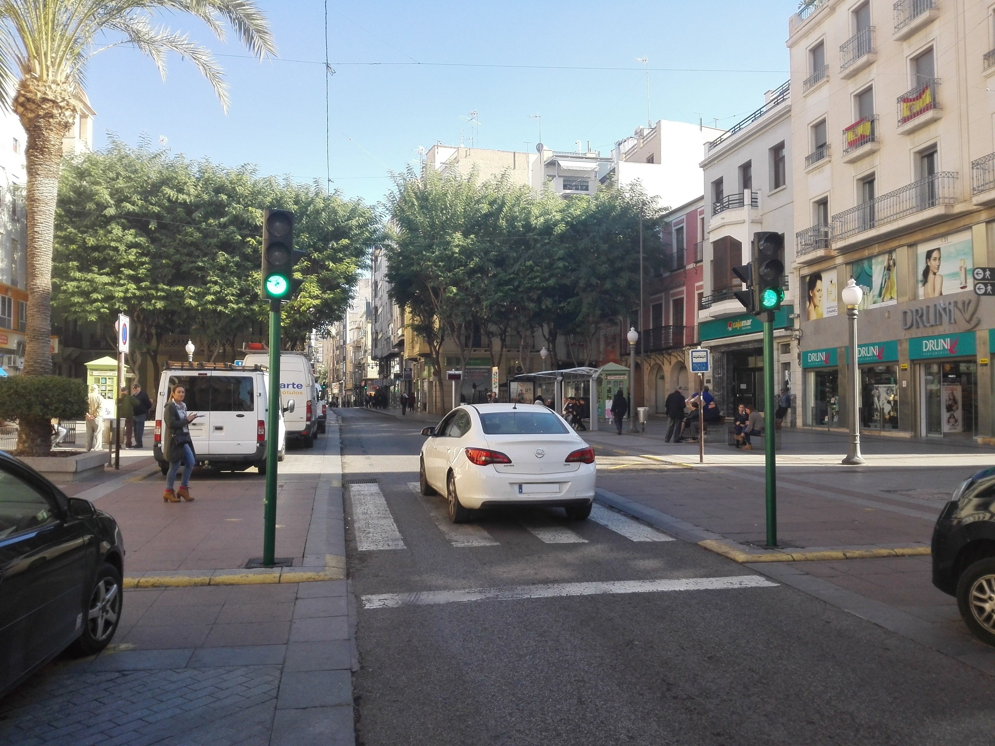 Aparcisa recoge expresamente en su Proyecto de Urbanización la peatonalización de la calle Corredora de Elche y la musealización de los baños árabes Aparcisa recoge expresamente en su Proyecto de Urbanización la peatonalización de la calle Corredora de Elche y la musealización de los baños árabes