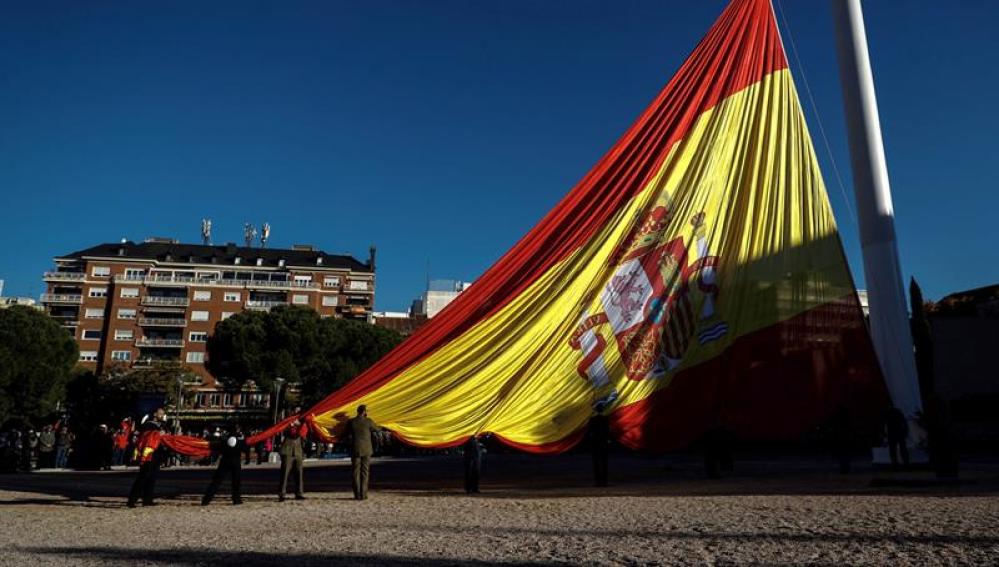 La bandera de España en Colón
