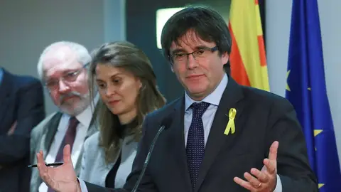 Carles Puigdemont Carles Puigdemont comparece ante los medios en Bruselas