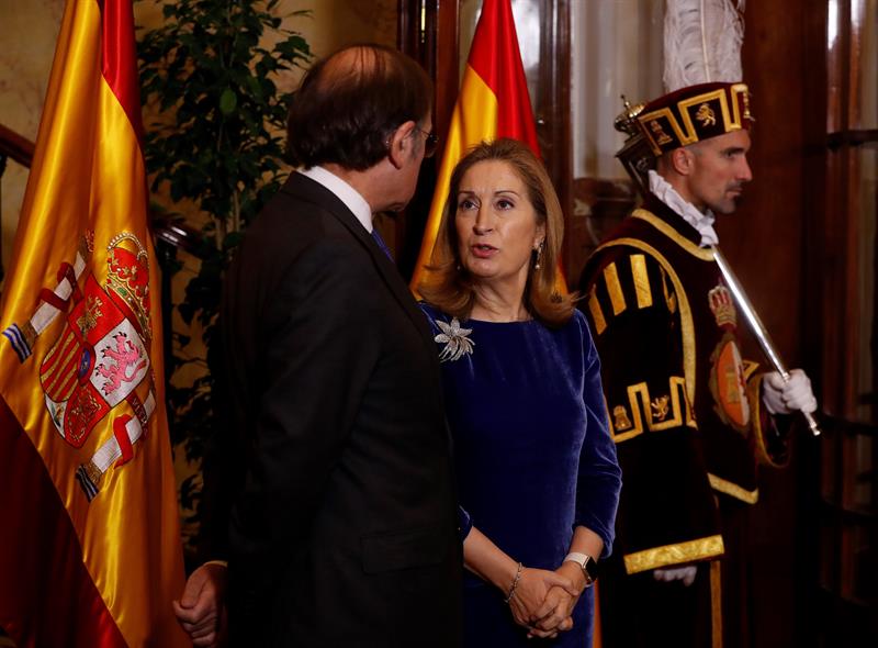 Ana Pastor: "La Constitución es la mejor garantía contra quienes se saltan la ley" Ana Pastor: "La Constitución es la mejor garantía contra quienes se saltan la ley"