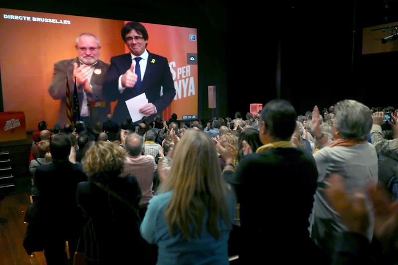 Puigdemont pide no bajar la guardia para ganar una causa "internacionalizada" Puigdemont pide no bajar la guardia para ganar una causa "internacionalizada"
