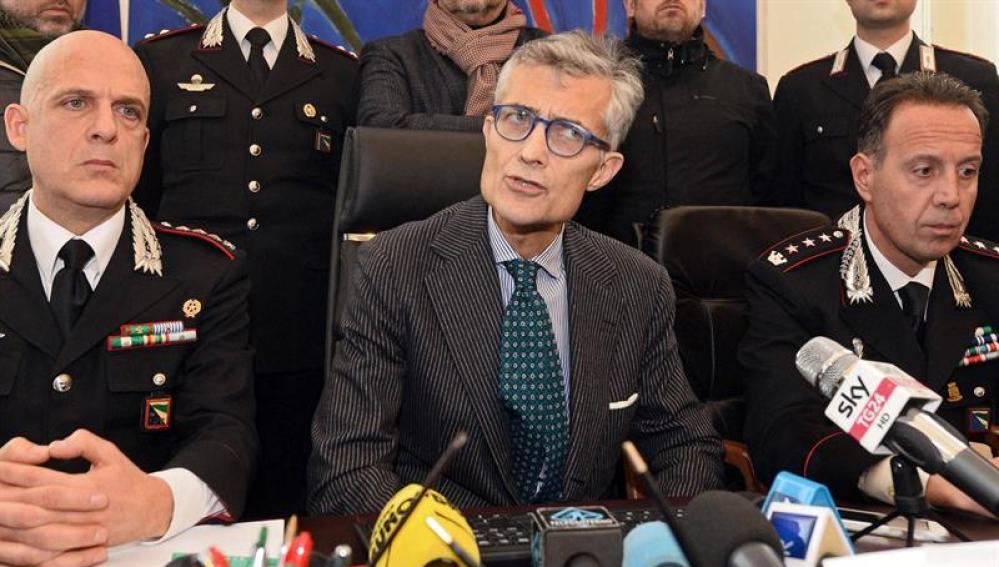 El fiscal italiano Giuseppe Amato ofrece una rueda de prensa tras el arresto del serbio Norbert Feher