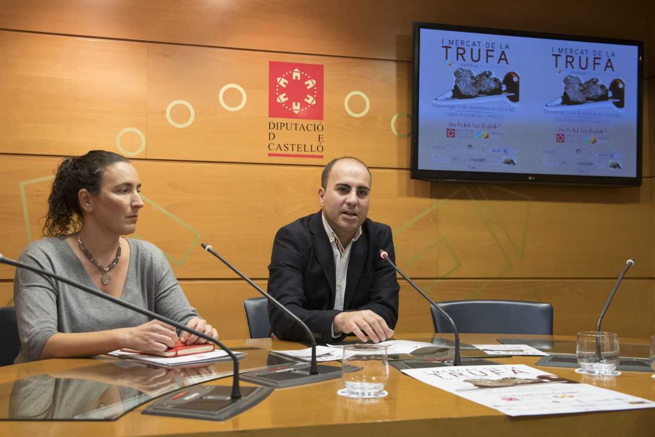 La Diputación presenta el I Mercat de la Trufa Castelló Ruta de Sabor para impulsar las oportunidades de este hongo en el interior La Diputación presenta el I Mercat de la Trufa Castelló Ruta de Sabor para impulsar las oportunidades de este hongo en el interior