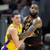 Lonzo Ball y LeBron James, durante el Cavs - Lakers Lonzo Ball y LeBron James, durante el Cavs - Lakers
