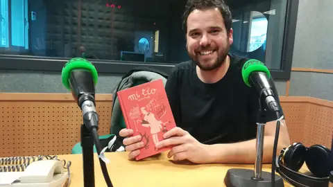 Presentación en Donostia de "Mi tío", una novela basada en la película de Jacques Tati. Presentación en Donostia de "Mi tío", una novela basada en la película de Jacques Tati.