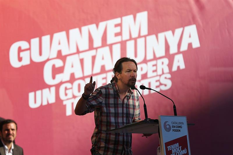 Iglesias avala a Domènech ante los "monárquicos anticatalanistas" y los "aventureros" Iglesias avala a Domènech ante los "monárquicos anticatalanistas" y los "aventureros"
