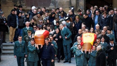 Un momento del funeral que se ha celebrado en la iglesia de Santa Mar&iacute;a de Alca&ntilde;iz 