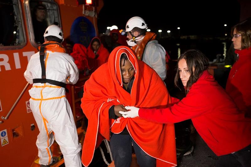 Salvamento Marítimo rescata a 64 inmigrantes de dos pateras en el mar de Alborán Salvamento Marítimo rescata a 64 inmigrantes de dos pateras en el mar de Alborán