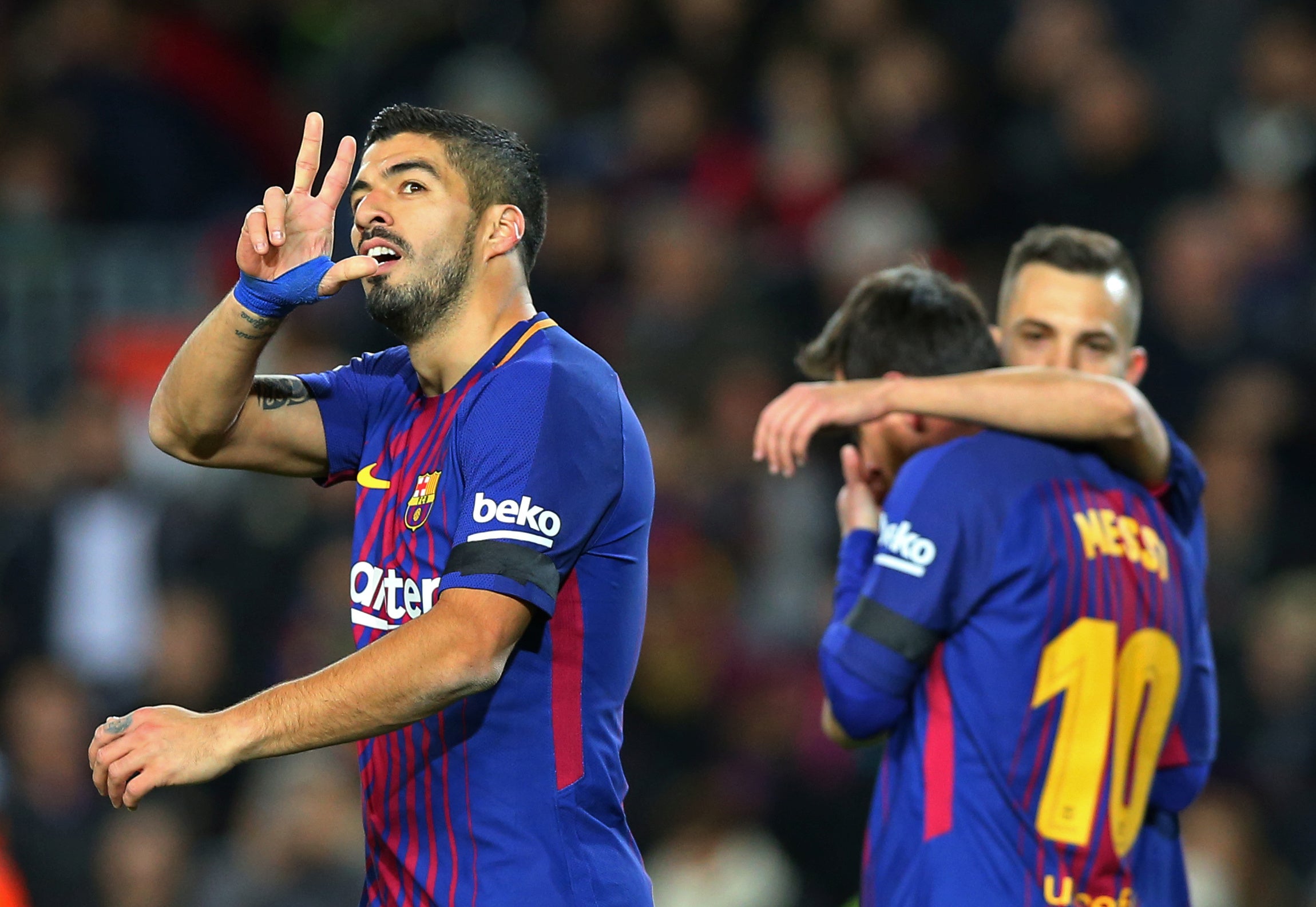 Barcelona 4 - 0 Deportivo | El Barça golea al Deportivo con dobletes de Suárez y Paulinho Barcelona 4 - 0 Deportivo | El Barça golea al Deportivo con dobletes de Suárez y Paulinho