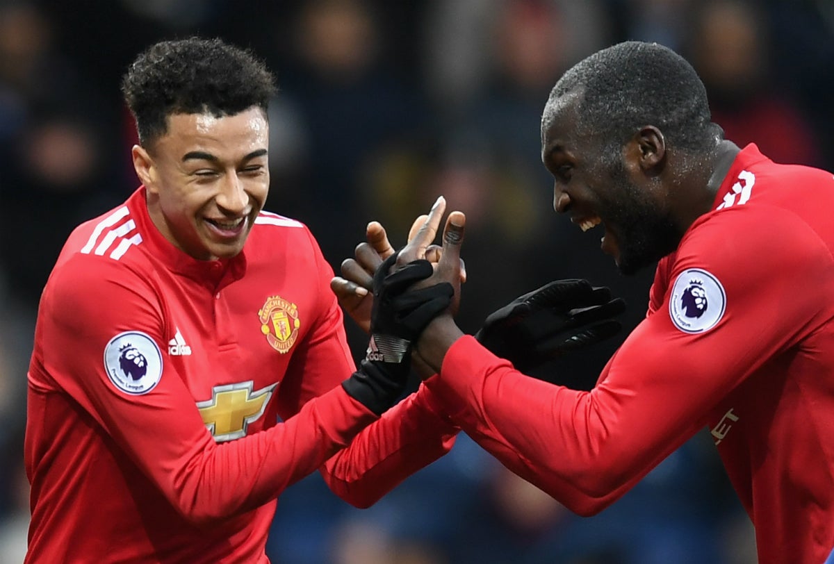 El Manchester United gana con suspense al West Bromwich para seguir la estela del City El Manchester United gana con suspense al West Bromwich para seguir la estela del City