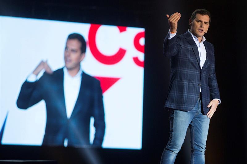 Rivera llama a vencer a los separatistas con la "munición de los demócratas", el voto Rivera llama a vencer a los separatistas con la "munición de los demócratas", el voto