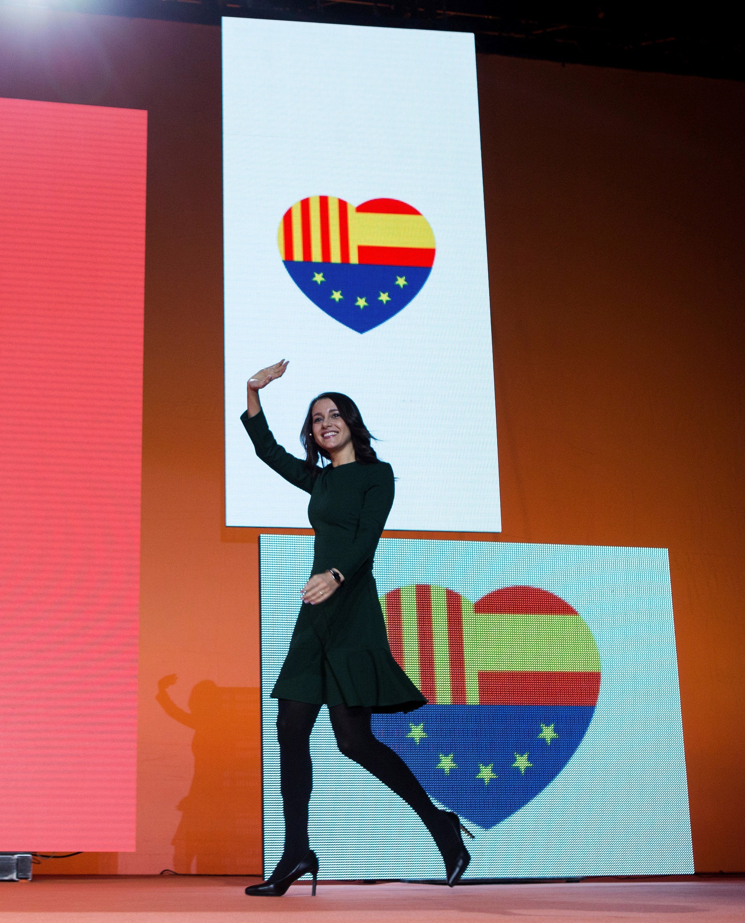 Arrimadas apela a los indecisos porque Cs es el "voto ganador" al soberanismo Arrimadas apela a los indecisos porque Cs es el "voto ganador" al soberanismo
