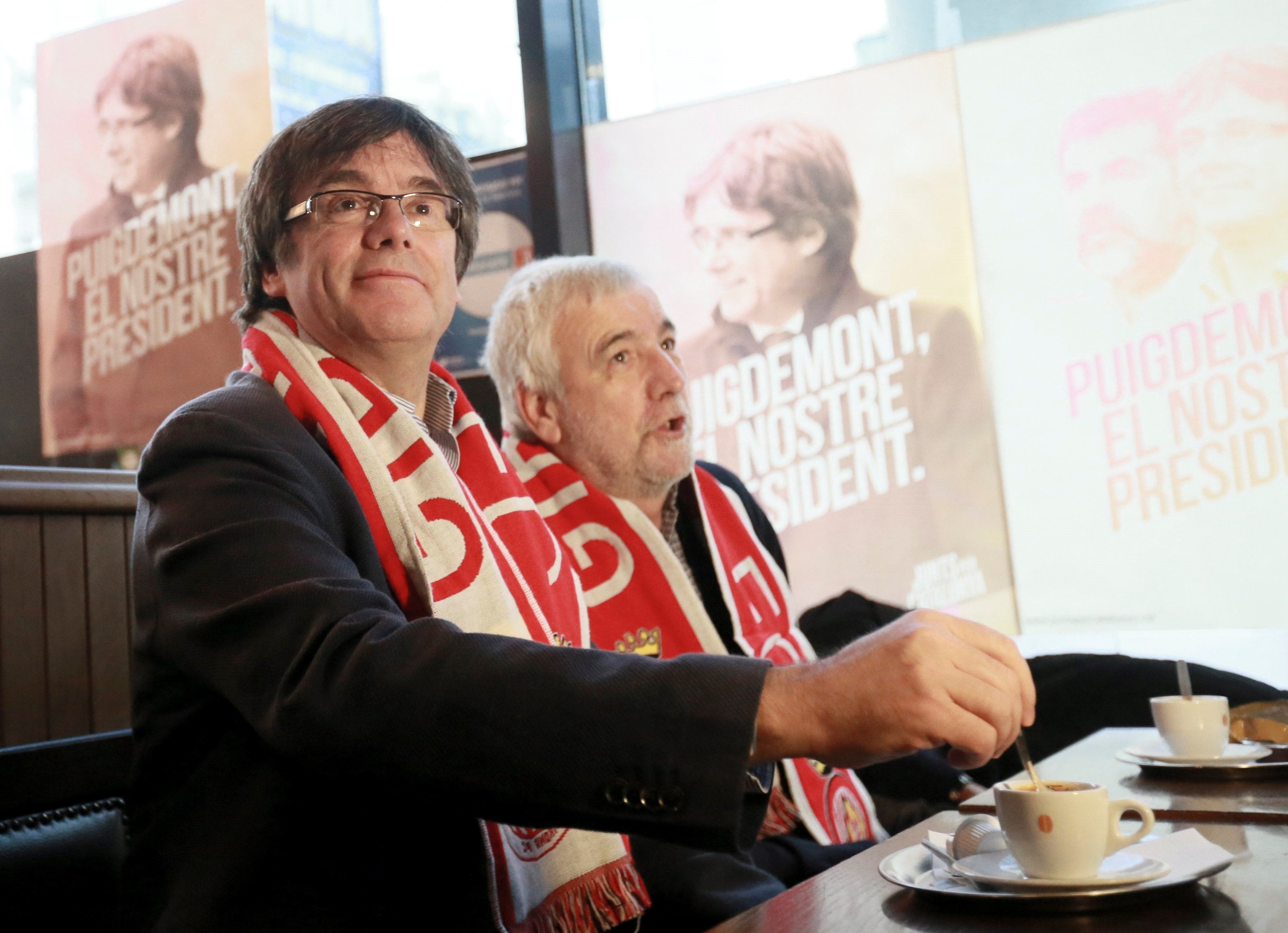 Puigdemont 'prepara' el 21-D apoyando al Girona desde un café de Bruselas Puigdemont 'prepara' el 21-D apoyando al Girona desde un café de Bruselas