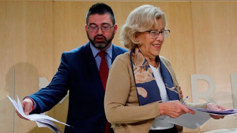 Carlos S&aacute;nchez Mato con Manuela Carmena