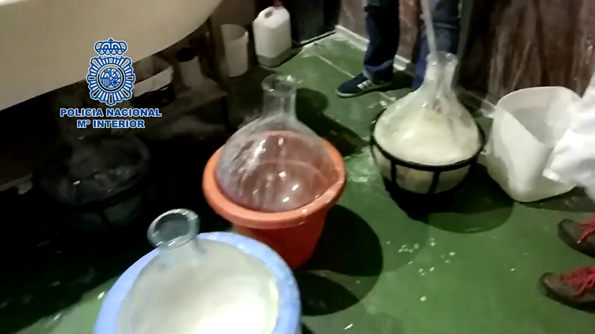 Detenida una pareja que vivía con sus hijos en una casa con dos laboratorios de marihuana en Málaga Detenida una pareja que vivía con sus hijos en una casa con dos laboratorios de marihuana en Málaga