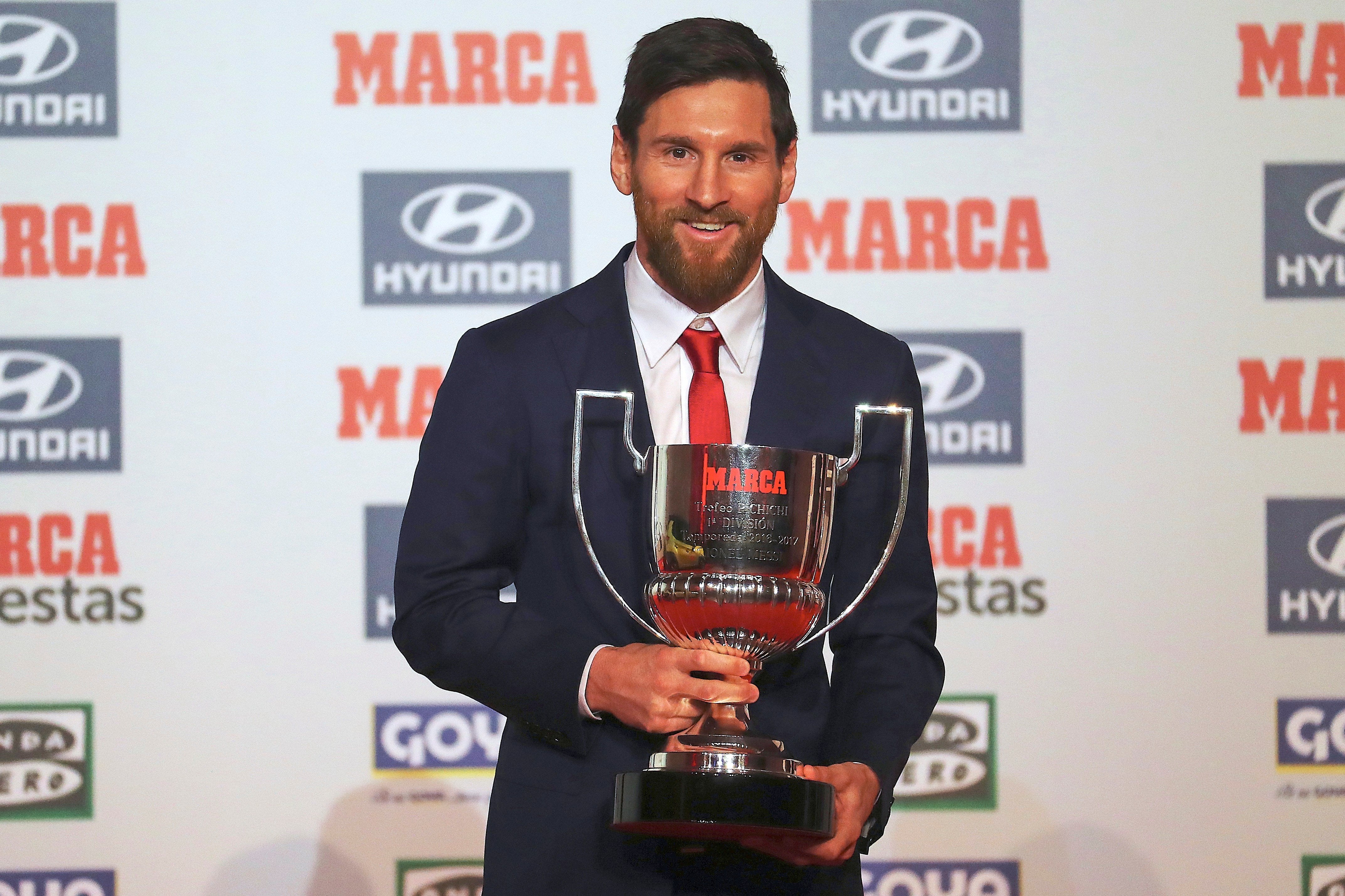 Messi: "Sería bonito despedir el año ganando el Clásico y pasar las Navidades felices" Messi: "Sería bonito despedir el año ganando el Clásico y pasar las Navidades felices"