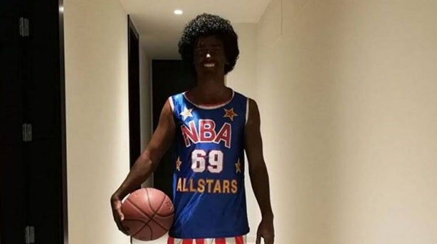 Griezmann borra una foto disfrazado de Harlem Globetrotter: "Reconozco fue insensible por mi parte" Griezmann borra una foto disfrazado de Harlem Globetrotter: "Reconozco fue insensible por mi parte"