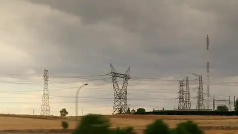 Una mujer recibe una factura de la luz de 237.000 millones de euros La CNMC abre expediente a Gas Natural Fenosa y a Endesa por indicios de alteración de precios de la luz