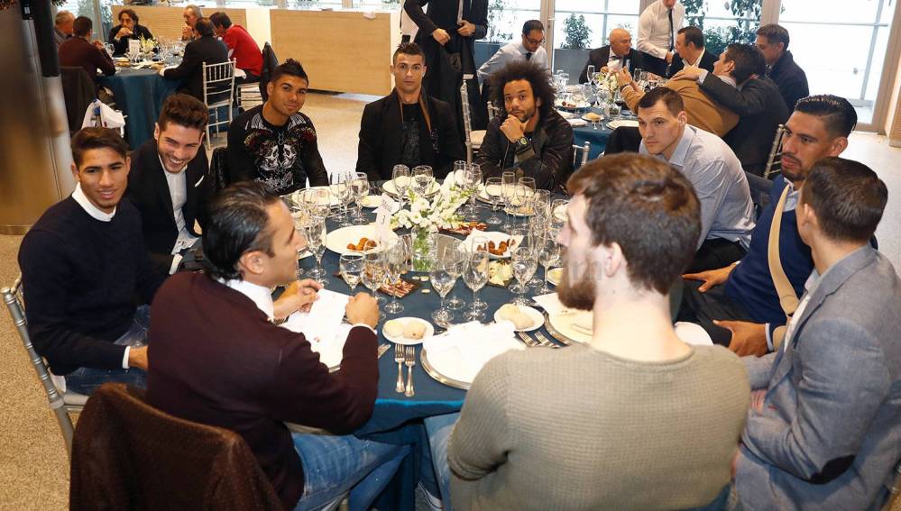 Los jugadores del Real Madrid durante la comida de Navidad
