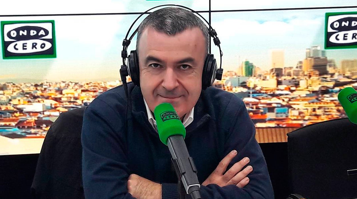Lorenzo Silva: "Los españoles somos muy poco conscientes de lo que los militares han tenido que vivir en conflictos muy complicados" Lorenzo Silva: "Los españoles somos muy poco conscientes de lo que los militares han tenido que vivir en conflictos muy complicados"