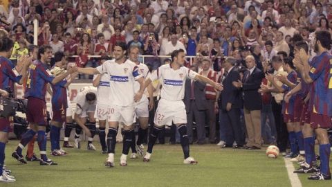 El Barcelona hace pasillo al Sevilla