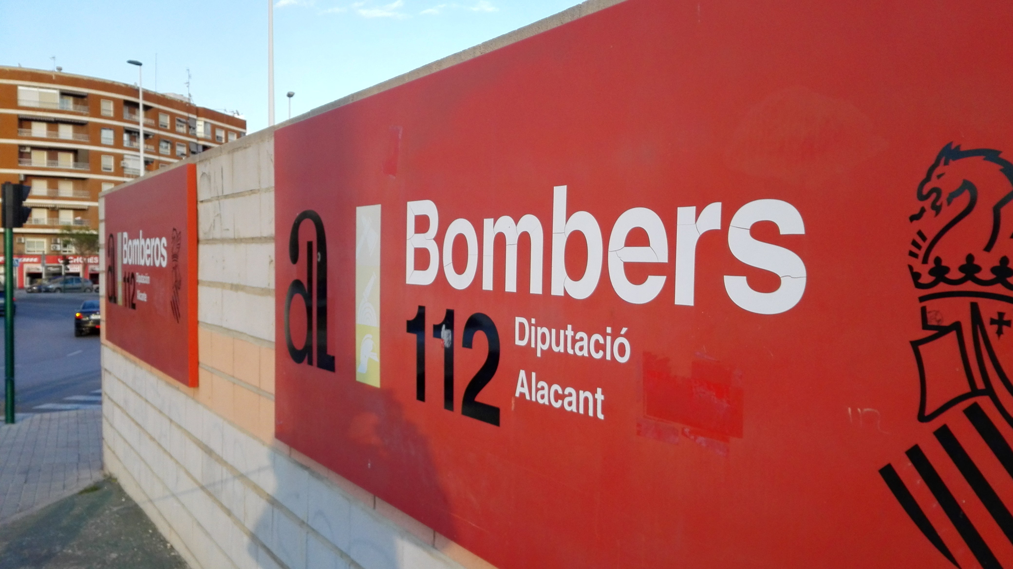Un incendio en Elche deja un herido con quemaduras de segundo grado trasladado al Hospital General de Alicante Un incendio en Elche deja un herido con quemaduras de segundo grado trasladado al Hospital General de Alicante