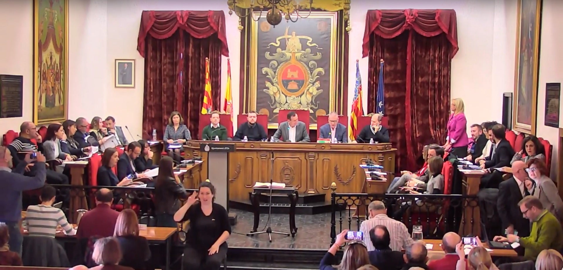 María Teresa Mendiola jura su acta de concejal del PP de Elche María Teresa Mendiola jura su acta de concejal del PP de Elche