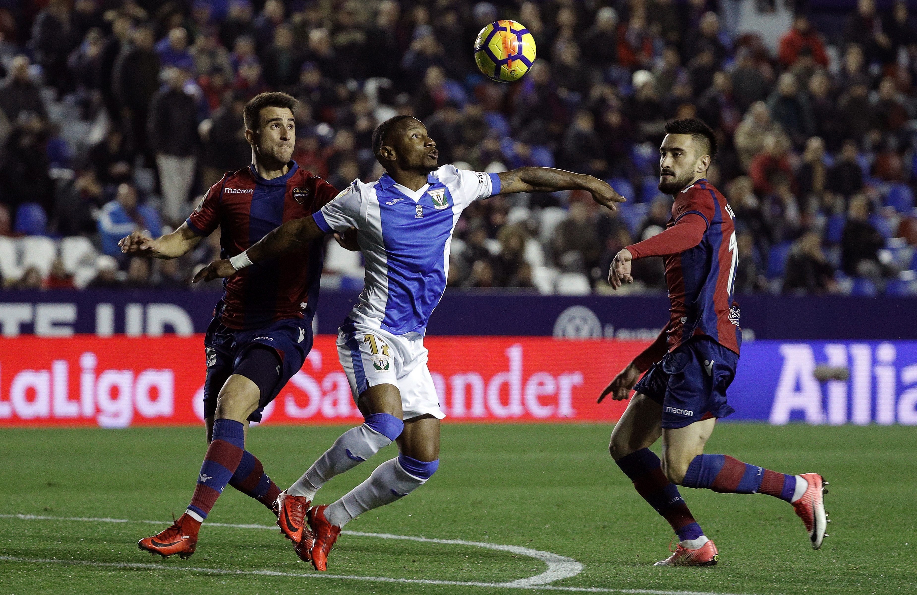 Lluvia de bajas para enfrentarse al Alavés Lluvia de bajas para enfrentarse al Alavés