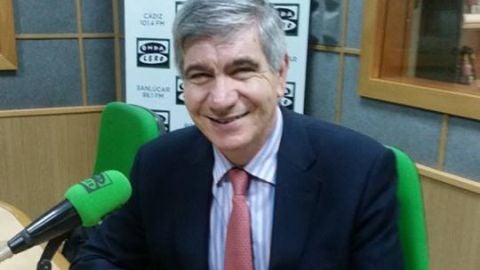 Manuel Bustos es catedr&aacute;tico de Historia Moderna y director de la Real Academia Hispano Americana de Ciencias, y asesor de todo lo que ha tenido y a&uacute;n tiene que ver con la celebraci&oacute;n del Tricentenario del Traslado de la Casa de Contrataci&oacute;n de Sevilla a C&aacute;diz .