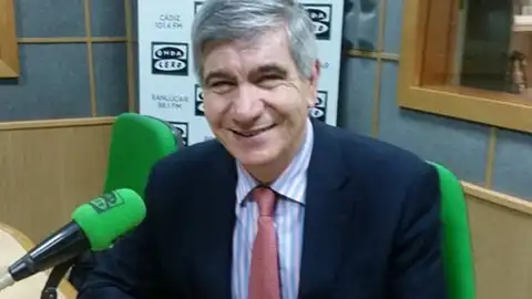 Manuel Bustos Manuel Bustos es catedrático de Historia Moderna y director de la Real Academia Hispano Americana de Ciencias, y asesor de todo lo que ha tenido y aún tiene que ver con la celebración del Tricentenario del Traslado de la Casa de Contratación de Sevilla a Cádiz .