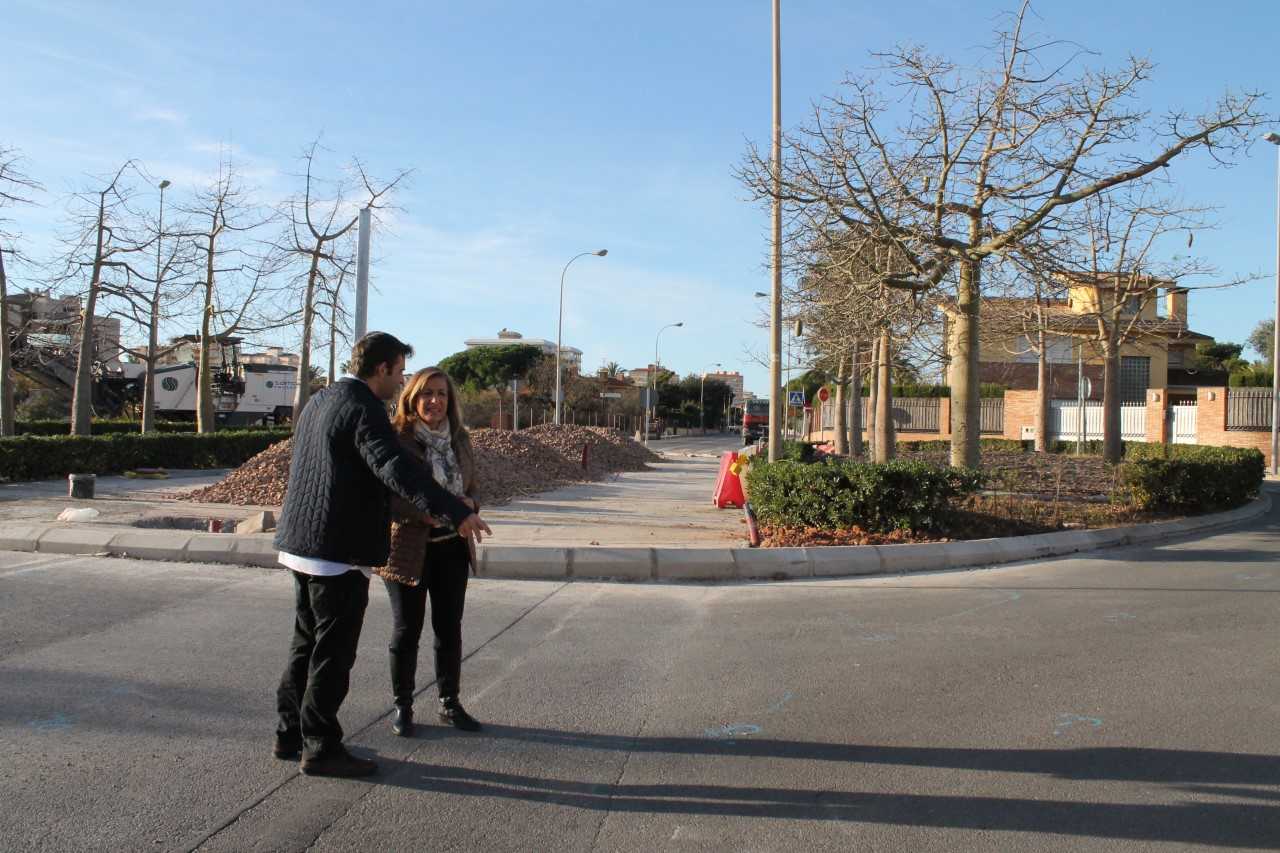 Benicàssim se abre al tráfico la nueva rotonda en el cruce de la Gran Avenida con la calle Sarthou Carreres Benicàssim se abre al tráfico la nueva rotonda en el cruce de la Gran Avenida con la calle Sarthou Carreres