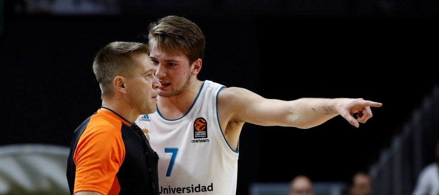 Doncic protesta al árbitro al ser expulsado del partido del Real Madrid Doncic protesta al árbitro al ser expulsado del partido del Real Madrid