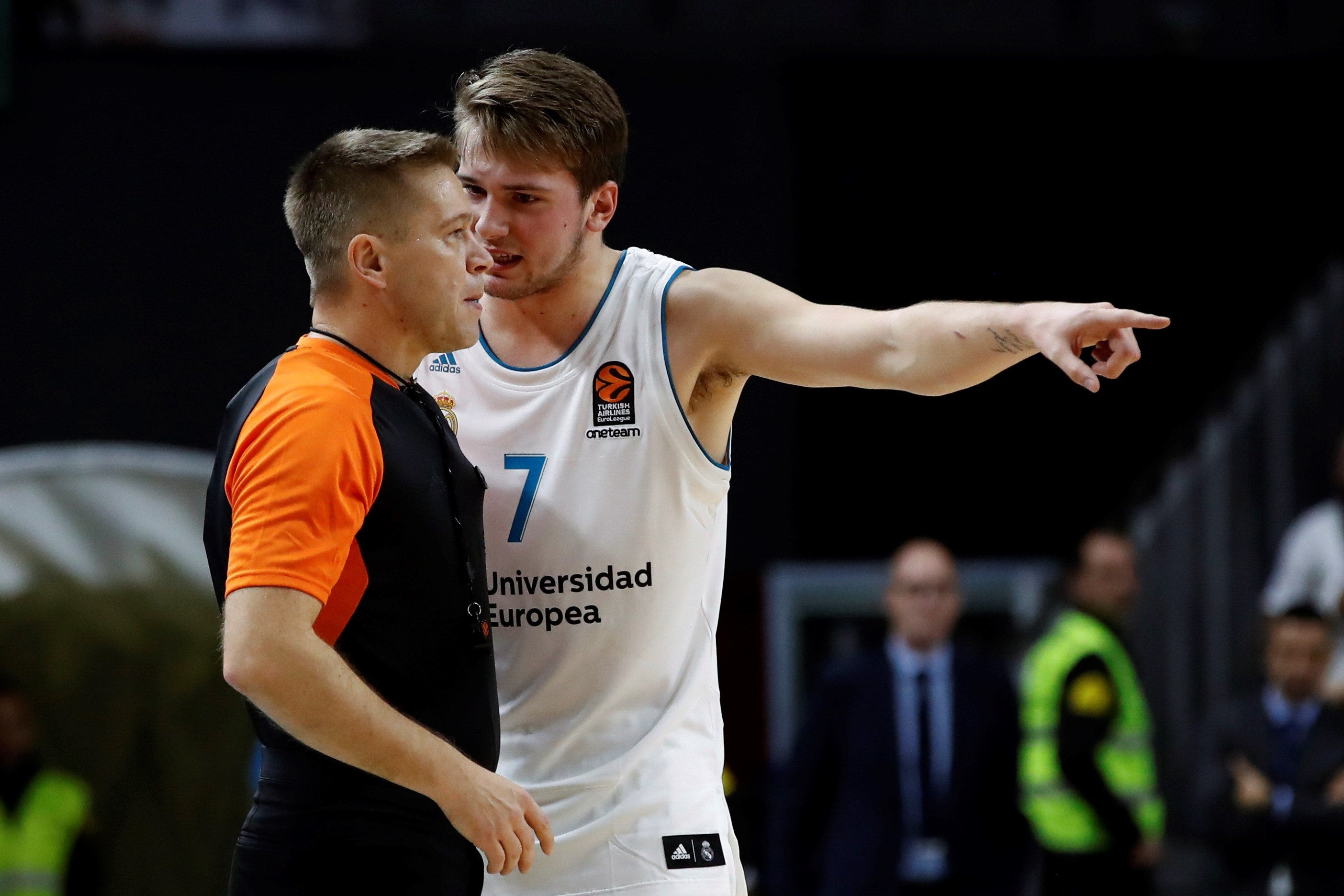 El Real Madrid gana con autoridad al Valencia a pesar de la polémica expulsión de Doncic El Real Madrid gana con autoridad al Valencia a pesar de la polémica expulsión de Doncic