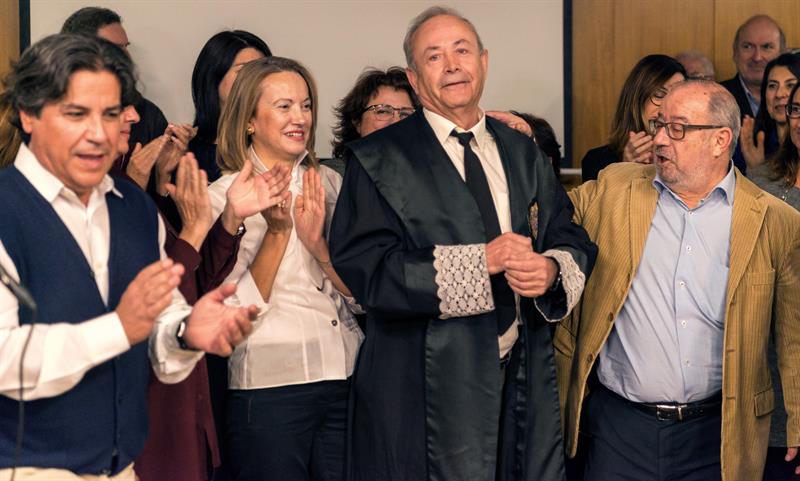 Castro se despide del Juzgado y dice que no quiere quedarse con la "etiqueta" de ser el juez que imputó a la Infanta Castro se despide del Juzgado y dice que no quiere quedarse con la "etiqueta" de ser el juez que imputó a la Infanta